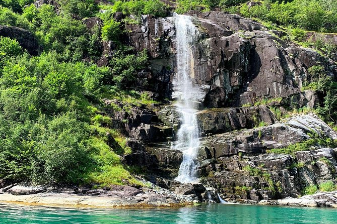 4 Day Bergen - Hardangerfjord private fjord-cruise - Day three: waterfalls, wooden boats, and the silent Fyksesund branch