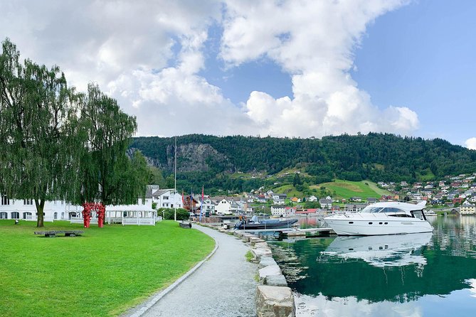 4 Day Bergen - Hardangerfjord private fjord-cruise - Day two: Folgefonna Glacier and an evening in Norheimsund