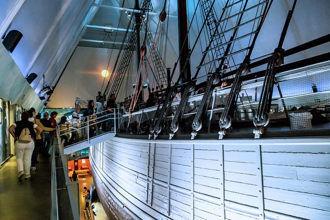 8 hours Full-Day Exclusive Oslo Tailormade Guided Limo Tour - Holmenkollen and Oslo’s skiing culture