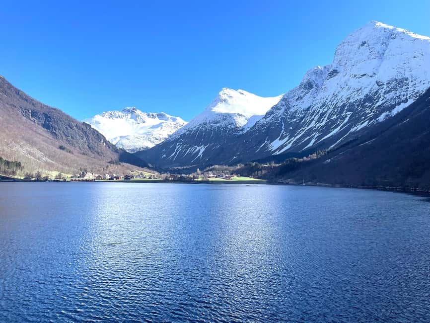Ålesund: Fjord Tour with Lunch on MS Bruvik - Choosing the best place for views