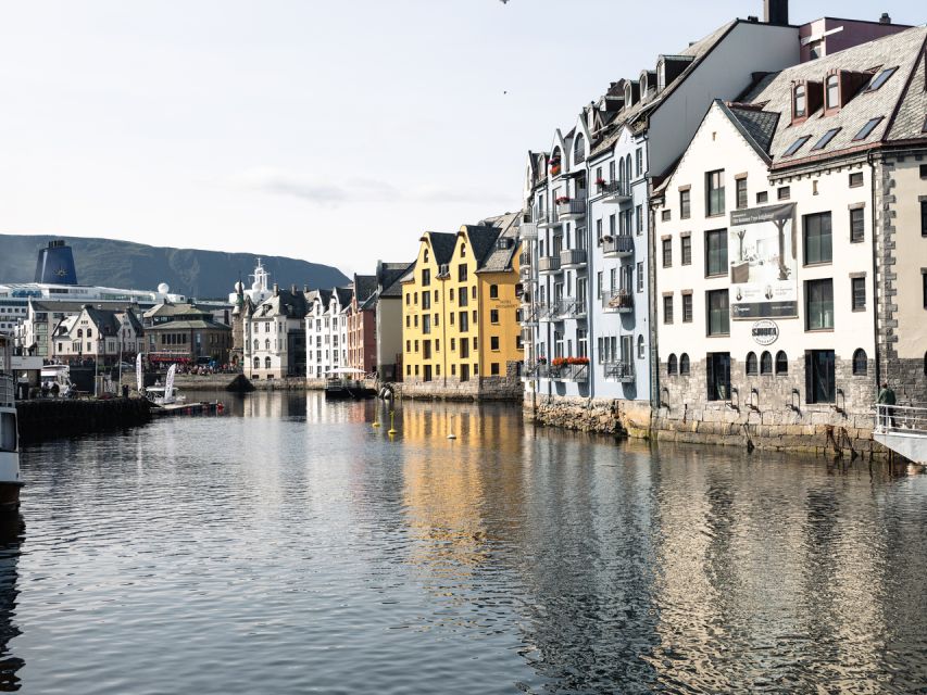 Ålesund: Guided Food Walking Tour - Walking Between Ålesund’s Art Nouveau Streets