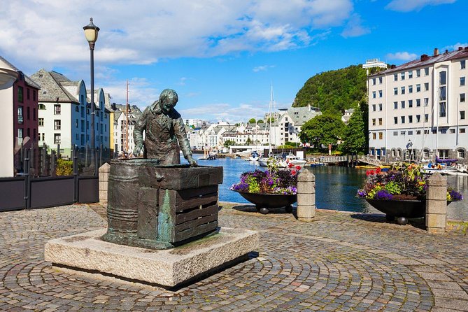 Alesund Shore Excursion: The Ultimate Sightseeing Tour - Walking and mobility deserve honest attention