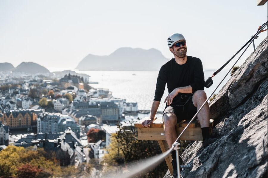 Ålesund: Via Ferrata tour - The halfway bench is more than a rest stop