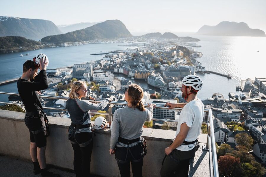 Ålesund: Via Ferrata tour - Finding the blue flags in City Park