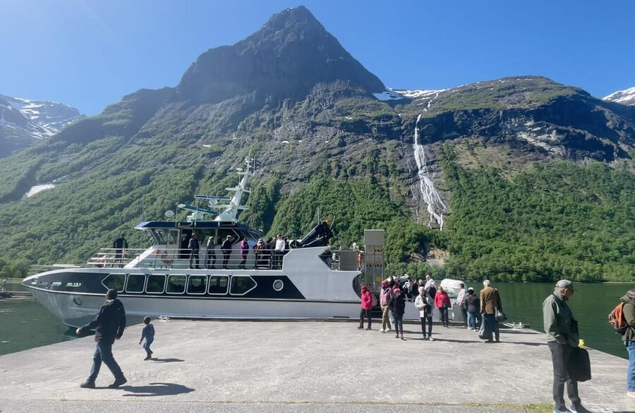 All About the Fjords, in one tour by bus & boat from Ålesund - The short stop at Ljøen viewpoint