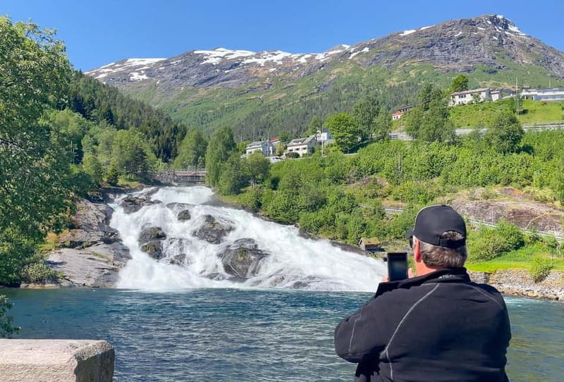 All About the Fjords, in one tour by bus & boat from Ålesund - Commentary, guides, and communication