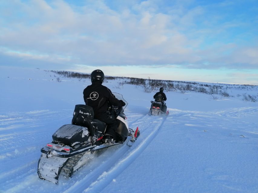 Alta: Guided Snowmobile Safari on Finnmarksvidda With Snacks - Learning to drive before the first frozen lake