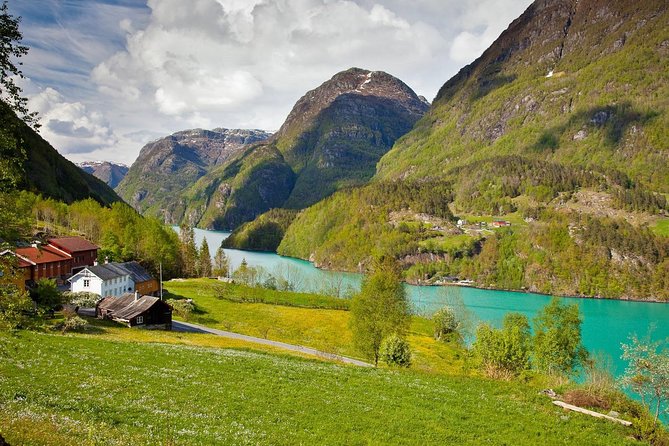 AMAZING HARDANGER FJORD: Private guided round trip from Bergen, 10 hours - Fossen Bratte and Steinsdalsfossen: two very different waterfalls