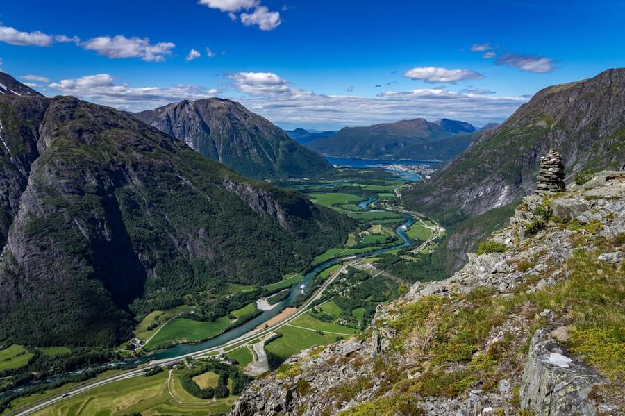 Andalsnes: Bike & Hike Adventure to Litlefjellet Summit - A photo stop at Isfjorden