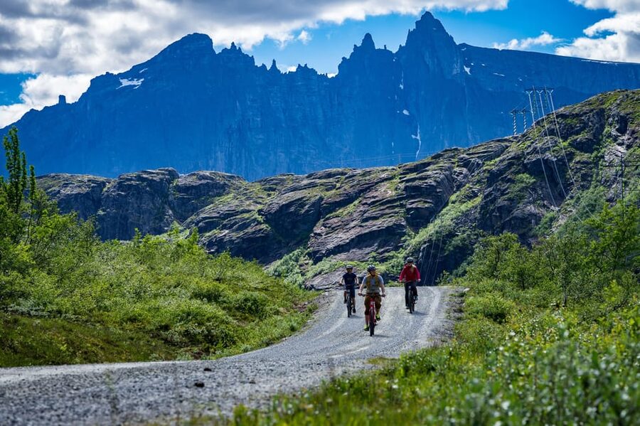 Andalsnes: Bike & Hike Adventure to Litlefjellet Summit - The small details that shape the experience