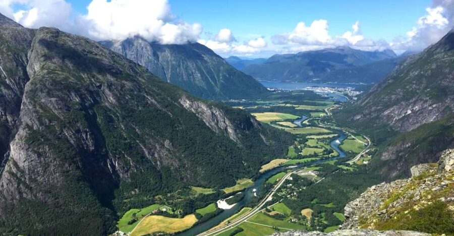 Åndalsnes - Trollstigen & Trollwall Audio Guid Bus Tour - What $77 buys you