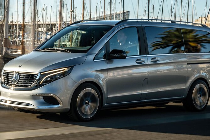 Arrival Private Transfer from Bergen Airport BGO to Bergen by luxury minivan - The small details that can make the ride work well