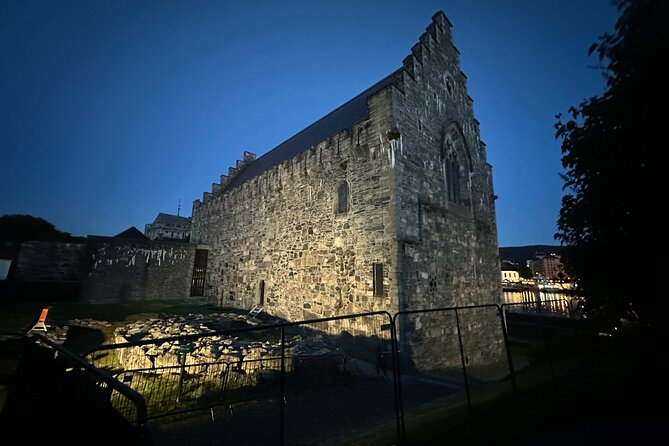 Audio Walking Tour in Bergen Famous Ghosts Location - Starting at Torgallmenningen and the Henrik Ibsen statue