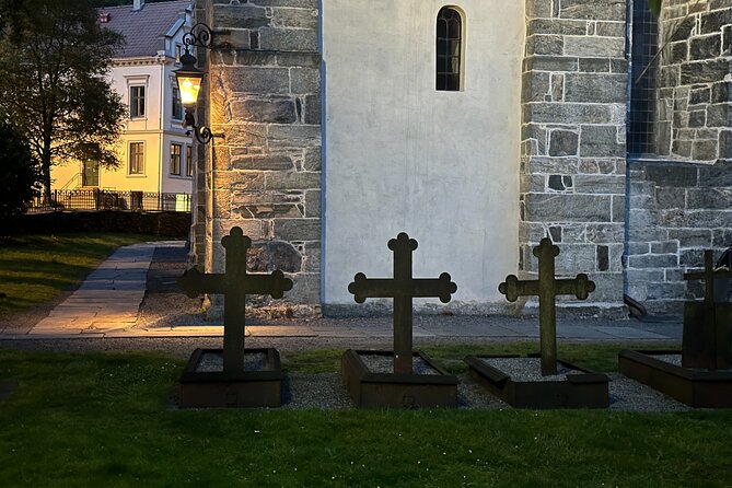Audio Walking Tour in Bergen Famous Ghosts Location - Skostredet brings the route into a narrower street