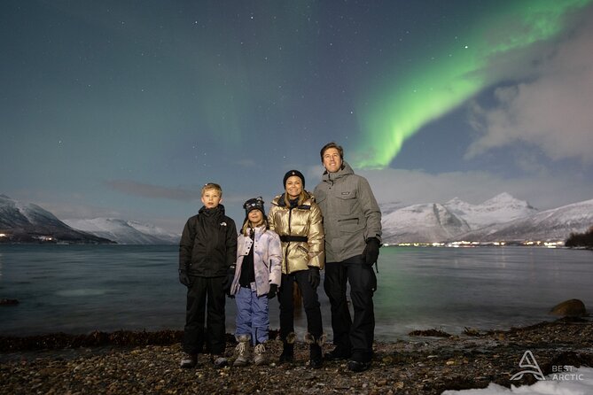 Aurora Safari Chase by big bus, free Photos, toilet onboard - Waiting beside the fire or in a lavvo