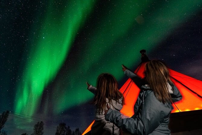 Aurora Safari Chase by big bus, free Photos, toilet onboard - How the Northern Lights viewing works