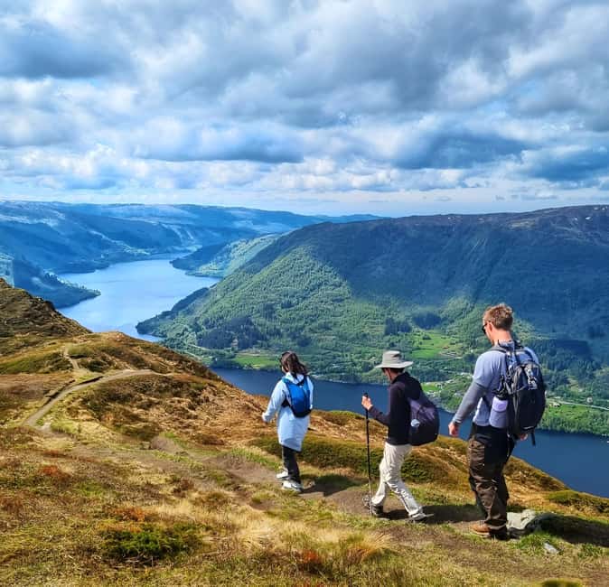 Bergen: Fjord Hiking - Public tour - Leaving Bergen for the high fjord country