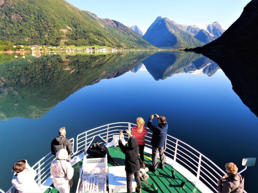 Bergen: Guided Fjord & Glacier Tour to Fjærland - Storesvingen and the high Vikafjellet road