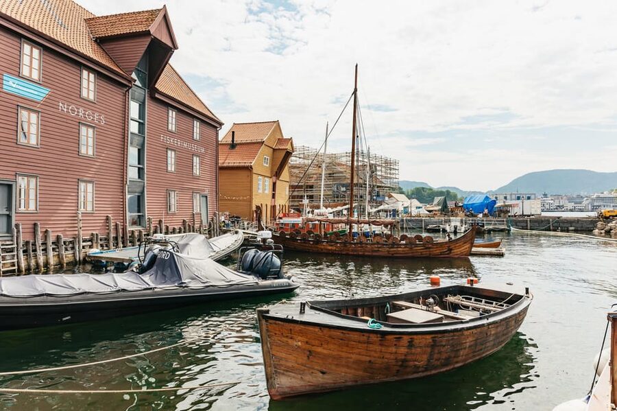 Bergen: Guided Minibus Tour with Photo Stops - Why a two-hour minibus can beat a full-size bus
