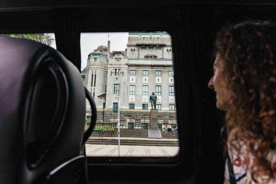 Bergen: Guided Minibus Tour with Photo Stops - Nygård Park, Lungegård Lake, and the university district