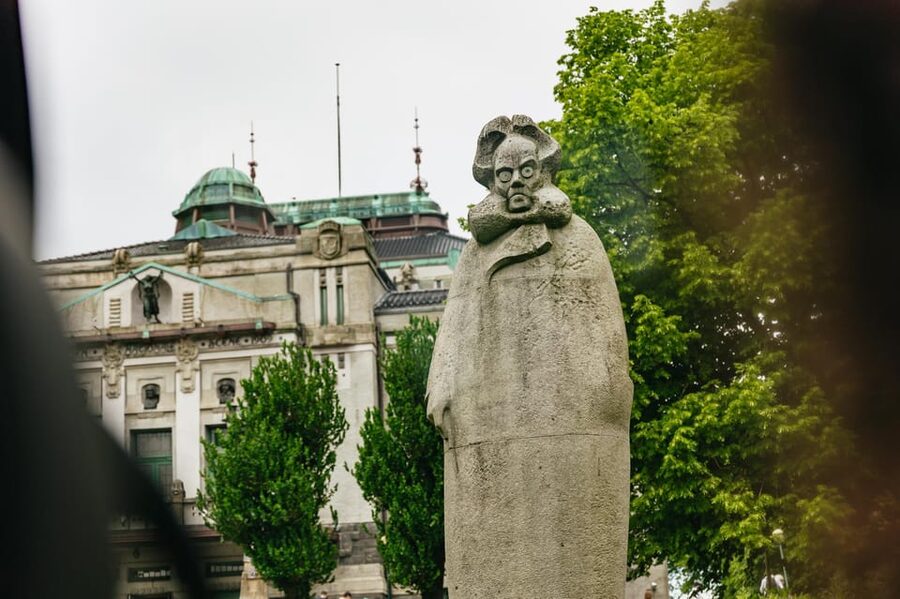 Bergen: Guided Minibus Tour with Photo Stops - The short walk near St. Mary’s Church