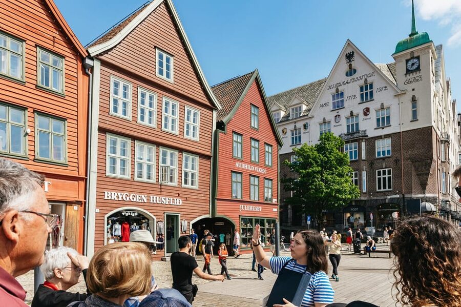 Bergen: Guided Minibus Tour with Photo Stops - Starting at Bradbenken beside the fortress