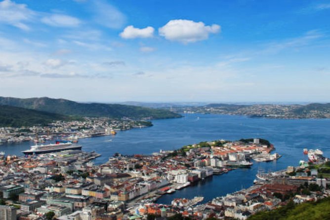 Bergen: Mostraumen Fjord Cruise - The fjord narrows as the mountains close in