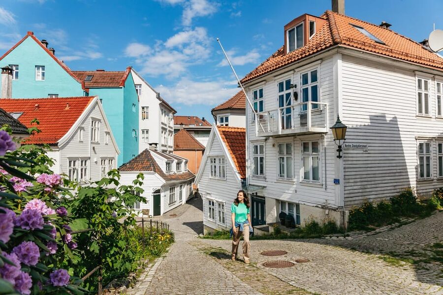 Bergen: Past & Present Small Group Guided Walking Tour - Bryggen and 1,000 years of trade