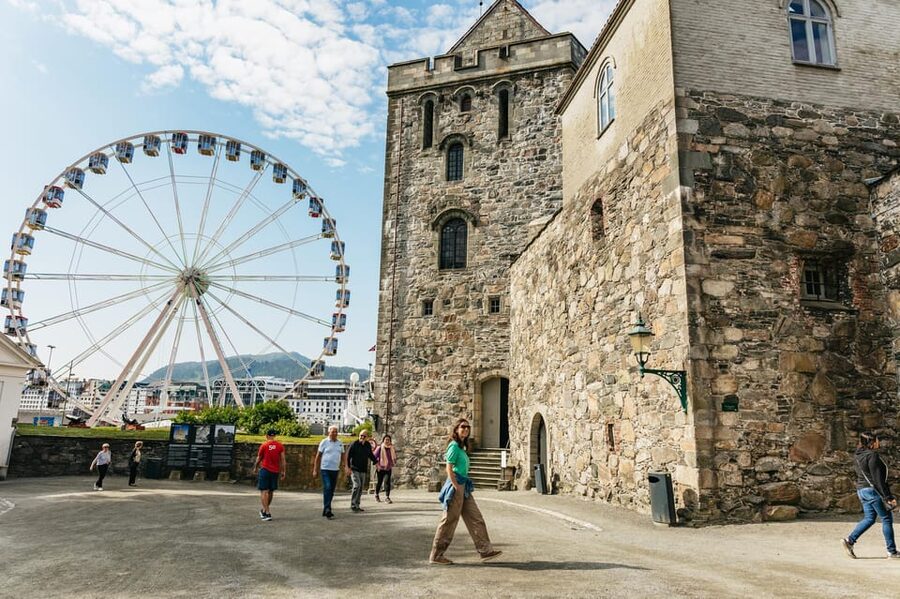 Bergen: Past & Present Small Group Guided Walking Tour - Wesenbergsmauet and the quieter side of Bergen