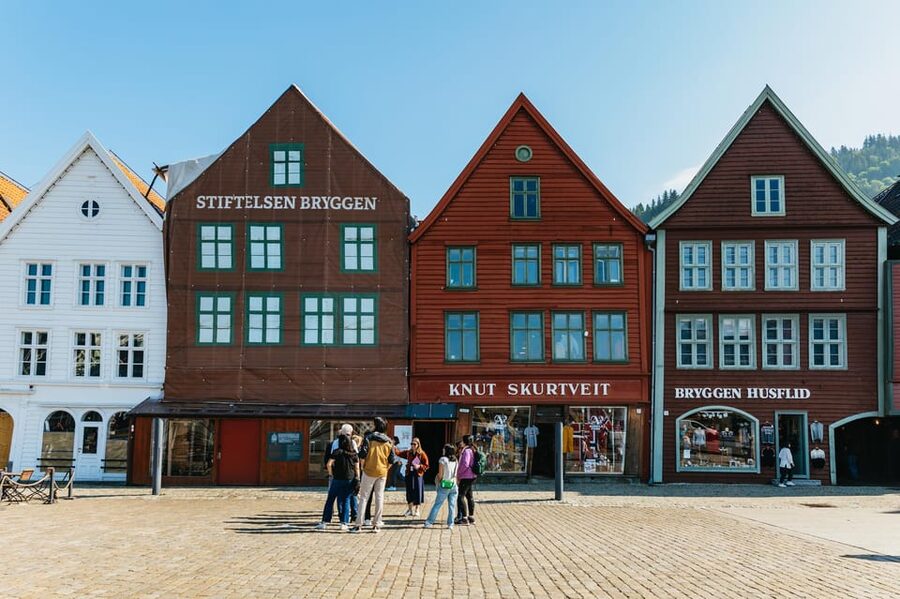 Bergen: Past & Present Small Group Guided Walking Tour - Skostredet and the end near the fish market