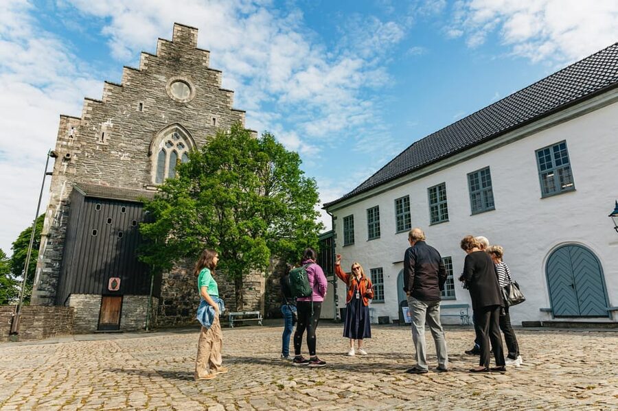 Bergen: Past & Present Small Group Guided Walking Tour - Who should book this walk