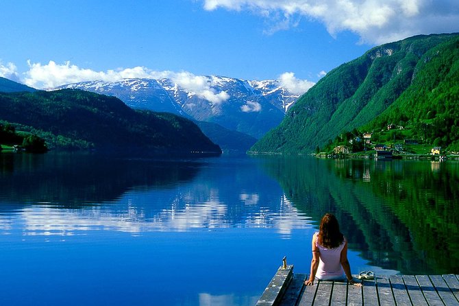 Bergen: Private Full-Day Roundtrip to Hardangerfjord with cruise - Fossen Bratte and the first waterfall stop