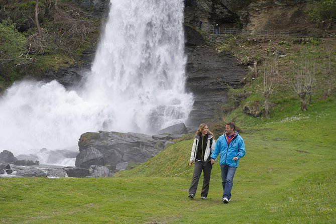 Bergen: Private Full-Day Roundtrip to Hardangerfjord with cruise - Hardangerfjord from road and water