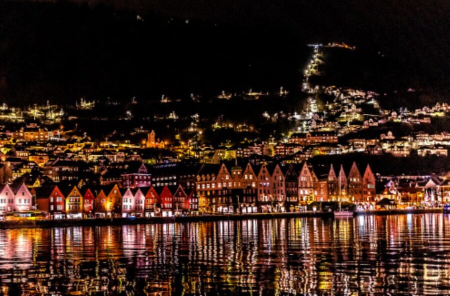 Bergen: Private Guided City Sightseeing Tour - The hillside viewpoint over Bergen and its islands