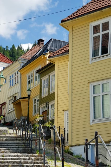 Bergen: Private tour in your own language - Festplassen, Bergen’s open starting point