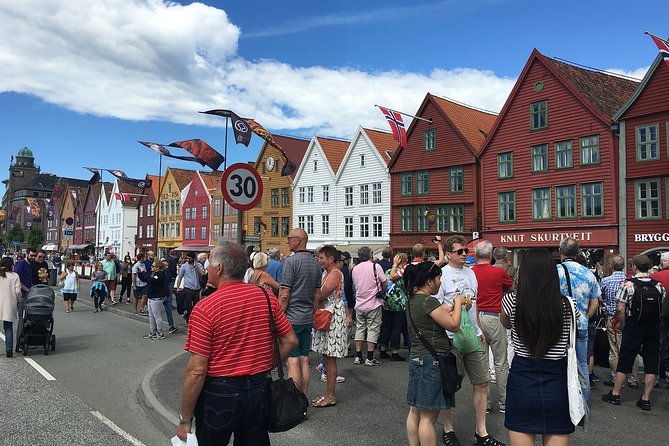 Bergen Private Walking Tour With A Professional Guide - Starting at Torgallmenningen, Bergen’s easy meeting point