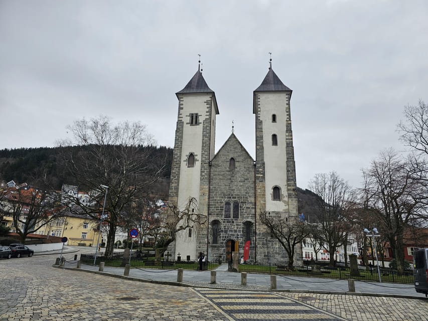 Bergen's Twilight Magic: An Evening Adventure - Pickup, timing, and the 150-minute question