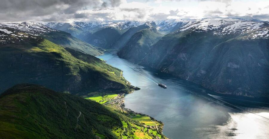 Bergen: Self-Guided Day Trip to Oslo - Bergen to Voss: the first rail views