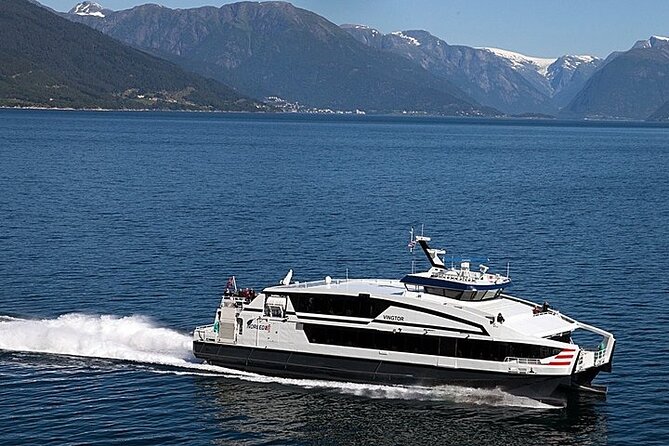 Bergen: Self-Guided Roundtrip (Sognefjord Cruise 5h & Flamsbana) - Flåm: a short pause before the railway