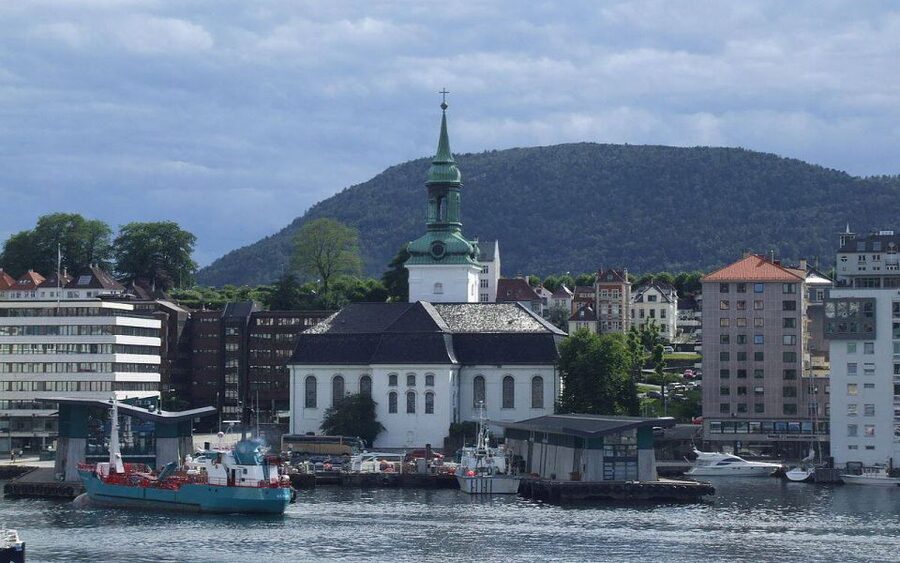 Bergen: Sightseeing Cruise of Bergen's Historic Landmarks - Bryggen from the harbor