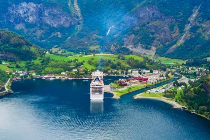 Bergen to Flam "The King of Fjords" One-Way or Round-Trip Cruise Ticket - From Strandkaiterminalen into Sognefjord