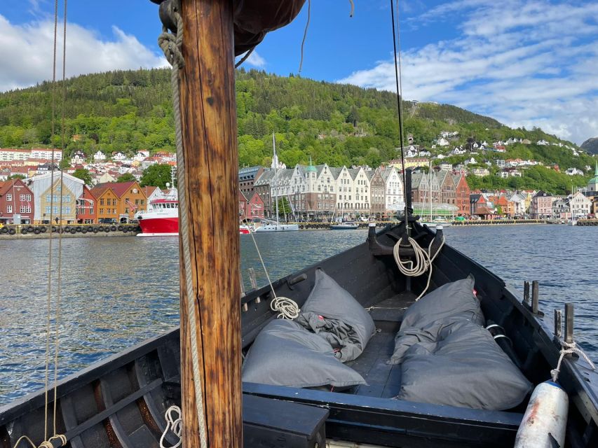 Bergen: Viking Ship Sailing Experience and Sightseeing Trip - Fishing for mackerel in Bergen’s harbor waters