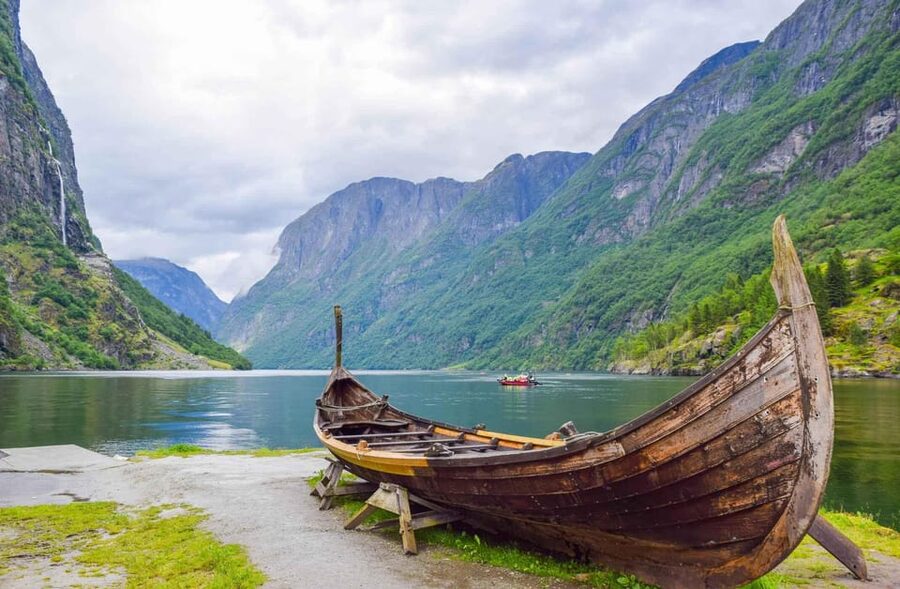 Bergen: Viking Village, Nærøyfjorden Cruise and Flåm Railway - A short pause in Flåm