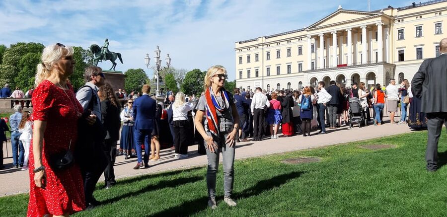 Best of Oslo: Walking Tour with a local guide - The Royal Palace and the main avenue