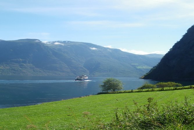 Bride's Veil and Steinsdalsfossen waterfalls with sceneries of Hardanger Fjord - Walking behind the water at Steinsdalsfossen