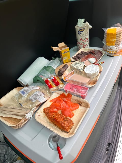 Briksdal Glacier and Loen Skylift Tour with Transfer - A picnic lunch with Norwegian flavors