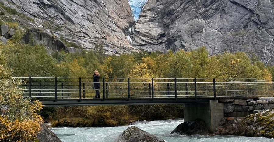 Briksdal Glacier and Loen Skylift Tour with Transfer - Why a private guide changes the day