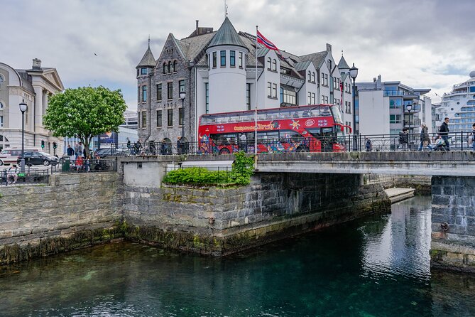 City Sightseeing Alesund Hop-On Hop-Off Bus Tour - Stop 8: Atlanterhavsparken aquarium