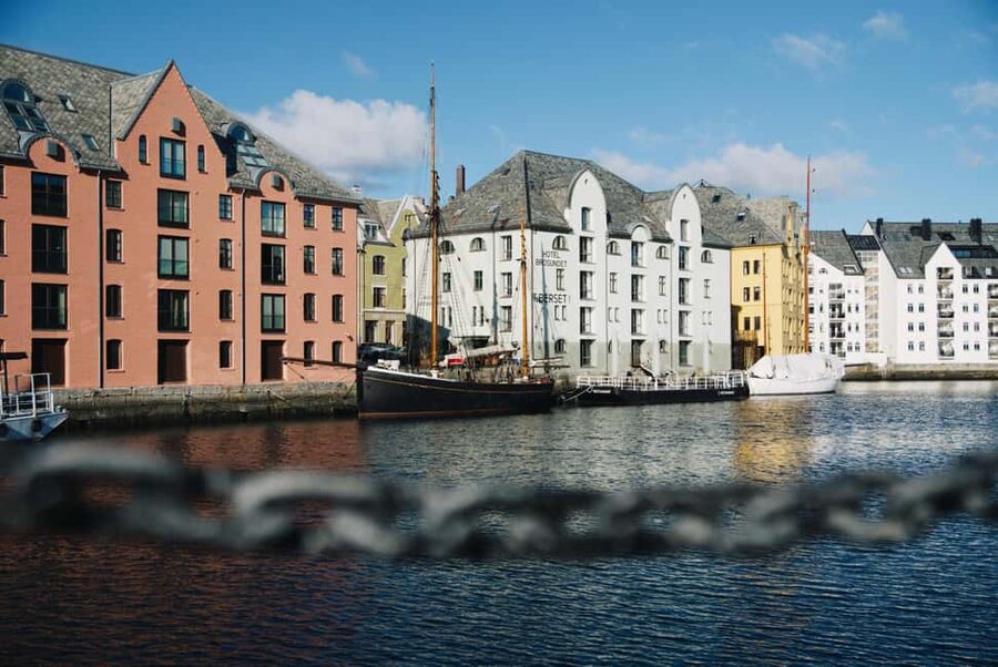 City walk in Ålesund: Art Nouveau, sea views, and insider tips - Starting beside the Fisherman Boy