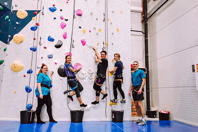 Climbing in Mørkvedhallen Klatresenter - The autobelay lesson is the real starting point